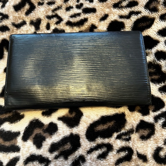 LV Elegant Black Epi Leather Wallet - Picture 3 of 11